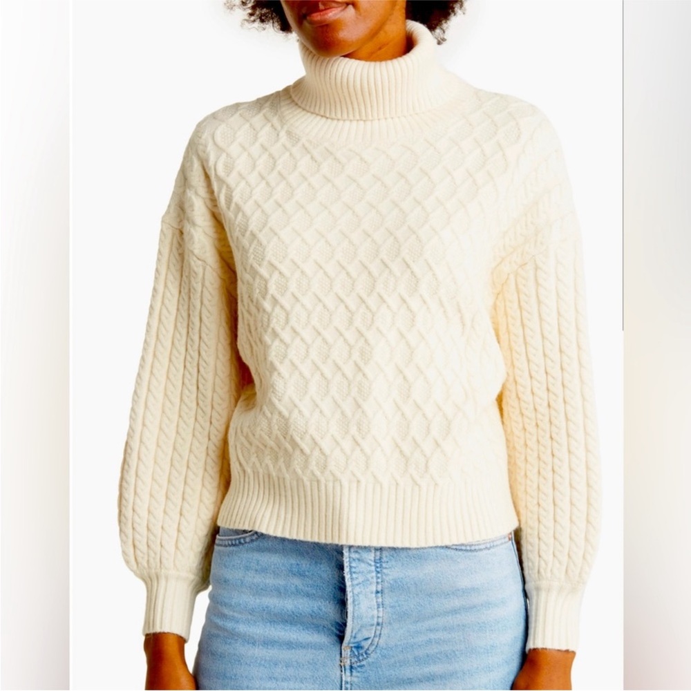 T Tahari Cable Crop Knit TurtleNeck Cream medium